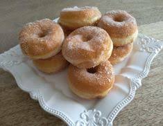 I fatti fritti o frati fritti o para frittus o parafrittus sono assieme alle zeppole i dolci che non possono mancare durante il carnevale sardo che sia alcuni li ho fatti roteare e non è venuta la striscia bianca alcuni gli ho messi senza rotearli e li ho semplicemente girati. 110 Idee Su Fatti Fritti Sardi Nel 2021 Dolci Fritti Ricette Dolci