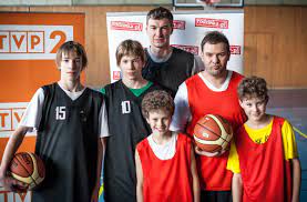 Adam wójcik uchodził nie tylko za ikonę sportu, ale symbolizował również. Adam Wojcik Zagral Z Synami W Serialu Rodzinka Pl Zdjecia Film Gazeta Wroclawska