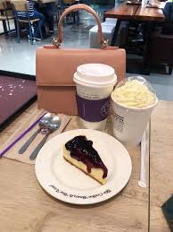 Coffee Bean And Tea Leaf Cbtl Caramelmacchiato Blueberrycheesecake Coffee Food Snapchat Food Tumblr Food