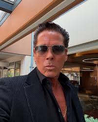 Roberto Palazuelos (@robertopalazuelosbadeaux) • Instagram photos and videos