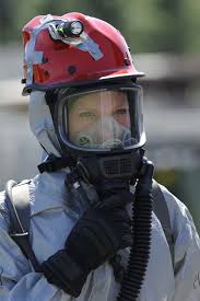 Pin By Hm On Scuba Gas Mask Girl Gas Mask Scuba Diving Pictures