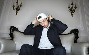 May 12, 2021 · de leur côté, sa sœur angèle et sa fiancée lena simonne ont d'ailleurs, elles aussi, été impactées par les accusations d'agression sexuelle reposant sur roméo elvis. Avec Chocolat Romeo Elvis Livre Un Album Riche Et Eclectique Le Parisien