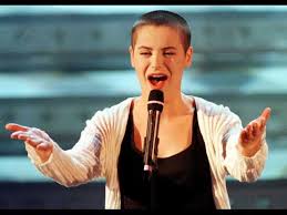 0 ratings0% found this document useful (0 votes). Dal 1997 Ad Oggi 42 Anni E 2 Bellissime Figlie Silvia Salemi Come E Diventata La Cantante Di A Casa Di Luca