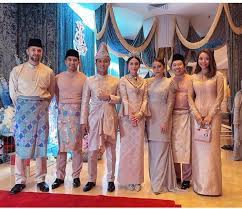 Ibu dan anak, jakarta, indonesia. Foto Majlis Keraian Resepsi Anak Gadis Julia Rais Tengku Puteri Iman Afzan Berita Steady