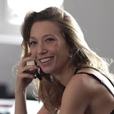 La bête curieuse est d'abord un film poursuite. Die Frau Mit Vergangenheit Fernsehserien De