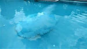 How To Clear Cloudy Pool Water Fast Pool Operator Talk Piscinas Sulfato De Aluminio Piscina