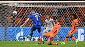 Born 23 october 1989) is a ukrainian professional footballer who plays as a winger or forward for english premier league club west ham united and the ukraine national team. Nengx24jeyacbm