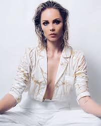 See more ideas about laura vandervoort, laura, actresses. 49 Sexy Photos Of Laura Vandervoort Will Make You Fall In Love With Her Sexy Body