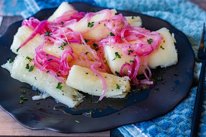 Cassava with Garlic Sauce