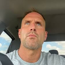 One step nail hole filler that doesn't shrink