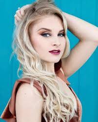 Ashley Lyall's Instagram, Twitter & Facebook