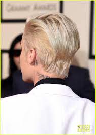Justin Bieber Brings Little Bro Jaxon To Grammys 2016 Wins First Award Justin Bieber Gr Hairstyles Justin Bieber Justin Bieber Style Justin Bieber Pictures