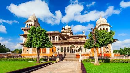 Tranquil paths of Ram Niwas Garden, AI generated