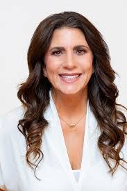 Erin Ringo's Instagram, Twitter & Facebook