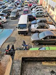 Tak sesat dan tak berapa jauh pun sebebnarnya. Buasir Otak Parkir Rumah Flat Bukan Milik Bapa Sesiapa