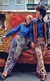 Il tutto condito da colori vivaci e accessori dal sapore etnico, come collanine con perle o bracciali in cuoio. Buy Moda Anni 70 Uomo Hippie Off 57