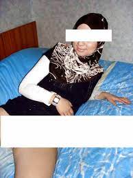 Mungkin setelah anda membaca judul di atas, otak anda langsung mengeluarkan pernyataan logis yang membuat anda tidak yakin bahwa bisa membuat wanita terangsang tanpa menyentuhnya, iya kan ? Gambar Cikgu Tanpa Seurat Benang Tersebar Sahih Viral