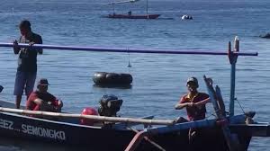 The submarine's oxygen reserve was estimated to run out early saturday. M2twzr2gy988cm