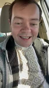 WhatsApp Status Video de Padre Adam Kotas