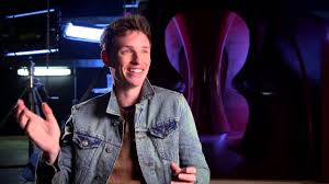 Now grown up, jupiter still dreams of the stars, but wakes up each day to the cold reality of a job cleaning toilets and an endless run of bad breaks. Jupiter Ascending Eddie Redmayne On Set Interview Youtube