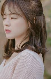 Pin By Peach On Pretty Girls Who Have The Vibe I Want Hairstyles With Bangs Medium Hair Styles Haircuts For Medium Hair