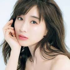 mory メイクレッスン 骨格診断 パーソナルカラー on instagram メイクレッスンで人気の 透明感と艶感と色気のある 田中みな実 さん メイクレッスンの前に お客様に理想のメイクや 好きなモデルさんやタレントさんのお顔をお伺いして 参考にしながらレッスンし