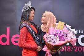Bekas peserta dewi remaja kantoi minum arak di club malam wow ernisha tudung hilang tinggal bra jee. Dewi Remaja 2018 Clubbing