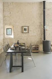 Dans L Espace Salle A Manger Sur Une Chape Anhydrite Recouverte D Une Peinture De Sol A Base Maison Contemporaine Vieilles Maisons En Pierre Decoration Maison