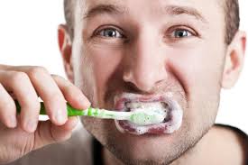 Resultado de imagem para escovar os dentes