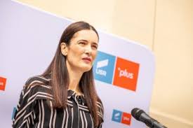 Clotilde marie brigitte armand (nacida el 28 de junio de 1973) es una política y empresaria rumana nacida en francia que se ha desempeñado. Clotilde Armand Apel CÄƒtre Liberali VÄƒ Rog SÄƒ LÄƒsaÈ›i Jocurile Politicianiste È™i HaideÈ›i SÄƒ GuvernÄƒm ImpreunÄƒ Romania Europa Fm