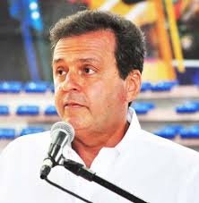 Rogério tem a biografia manchada pela corrupção”, diz Carlos Eduardo