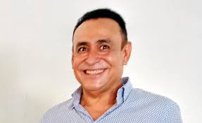 Efrén López pide a azoyutecos quedarse en casa