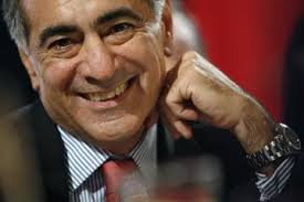 Mack the Knife' steps down after 40 years