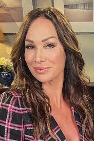 Debbe Dunning's Instagram, Twitter & Facebook