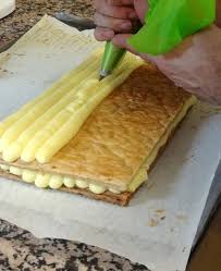 Pour Vos Mille Feuilles Eclairs Et Religieuses Voici Une Recette Pas A Pas Pour Ne Pas Rater Votre Cre Recette Creme Patissiere Patissiere Creme Patissiere