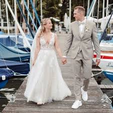 Check spelling or type a new query. Dein Brautkleid Dein Abendkleid In Hannover White And Night