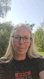 Denise Hansford's Instagram, Twitter & Facebook