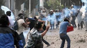 Incorporar este modelo supone la negación temporal del orden constitucional previsto con una ventaja aparente que es mantener la eficacia. Post Los Estados De Excepcion Y La Protesta Social En El Peru