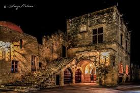 Η μεσαιωνική ρόδος ένας περίπατος στη μεσαιωνική πόλη είναι ένα δώρο που πρέπει να κάνετε στον εαυτό σας. Rodos Rhodos Rhodes Rodos Rodos Old Town Hippocrates Square Se Ligo Kairo 8a Eiste Kai Pali Ekei Ta Skalopatia Kai Pali Dika Sas Greece Villa Rhodes