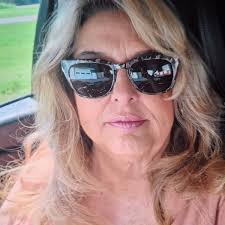 Are German Shepherds clingy and follow owners everywhere?