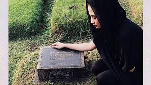 قَدْ tapi sekarang muhammad teah diberi izin untuk berziarah ke makam ibunya. Dalil Dalil Tentang Ziarah Kubur Ziarah Ke Makam Ibu Pahalanya Sangat Besar Setara Haji Mabrur Halaman 4 Tribun Manado