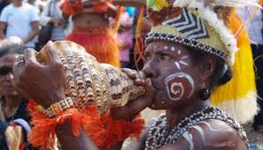 Merupakan alat musik tradisional indonesia yang menjadi kebanggaan warga maluku dan papua. Mengenal Alat Musik Tradisional Papua Backpacker Jakarta