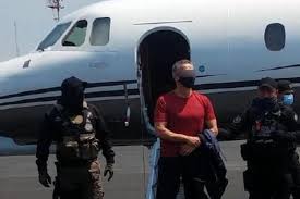 El ex mandatario arribó a la. Bwobowmrowglem