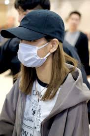 BLACKPINK-Lisa 191019 Gimpo Airport from Japan