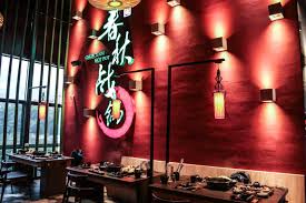 As the hot weather slowly gives way to heavy rain, hot soup and warm bellies start sounding really good. Chun Ciou Hot Pot Old Kalng Road