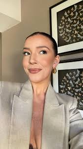 Taking one for the team… 👀😅 #makeupartist #irishbridalmakeupartist  #irishmakeupartist #dublinmakeupartist #belfastmakeupartist  #irishbridalmakeupartists