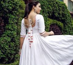 Beautiful detailing with dori-latkan a d trims.