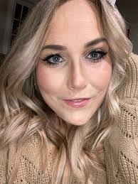 Amanda Pursell's Instagram, Twitter & Facebook