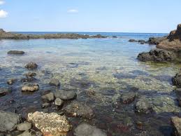 Occupa una superficie di circa 8,65 km² con una circonferenza di 12 km e misura 3,5 km di lunghezza e 2,5 km di larghezza. Isola Di Ustica La Perla Nera Del Tirreno Scopri La Sicilia