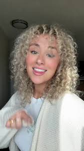 IF YOU GOT EM FLAUNT EM 🩷feeling extra blondie today thanks to @Oribe  #curlygirl #curlscheck #oribeobsessed #oribe